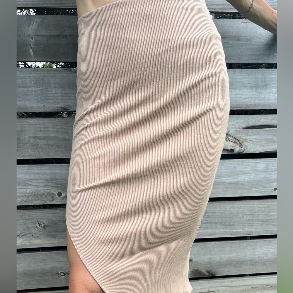 Lulus Women’s Midi Skirt Size Small Tan Ribbed